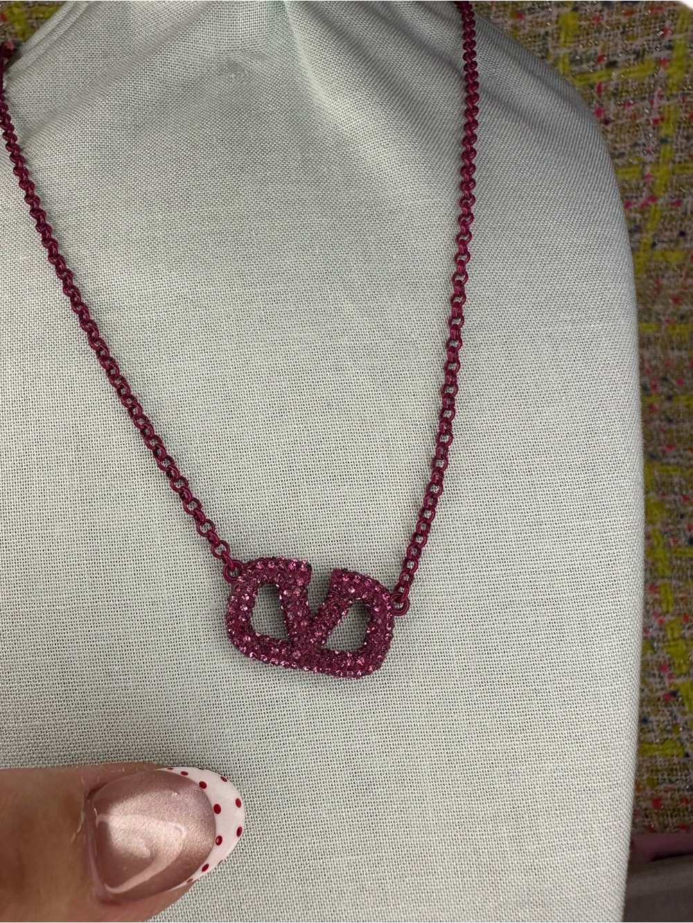 A great Crystal-Embellished Pink Logo Link Necklace